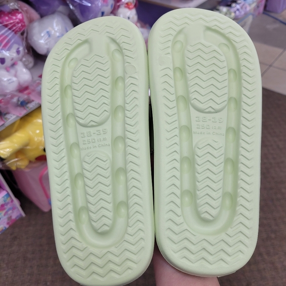 Brand New Sanrio Pochacco Big Charm Slippers US 8.5 - Picture 7 of 9